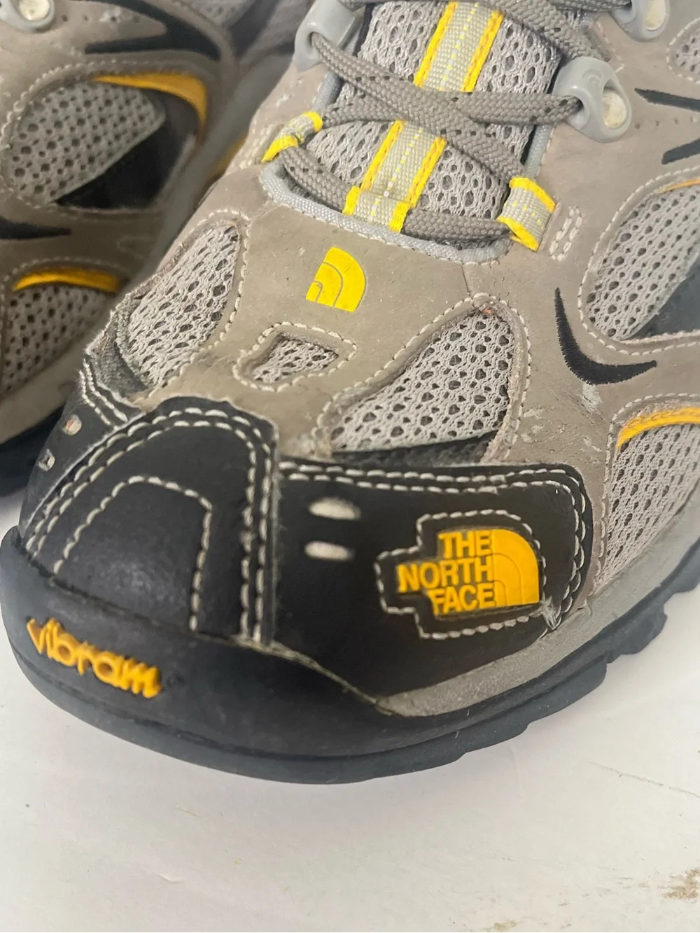 North Face Hedgehog GTX XCR II Hiking Trail Running Shoes Mens 9.5 GoreTex Grey